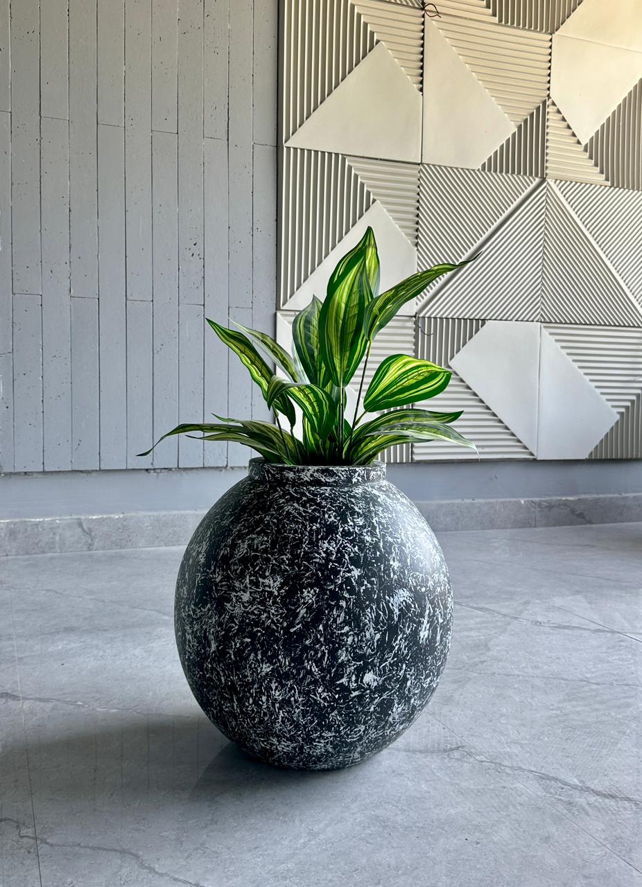Devon Planter (Monochrome)