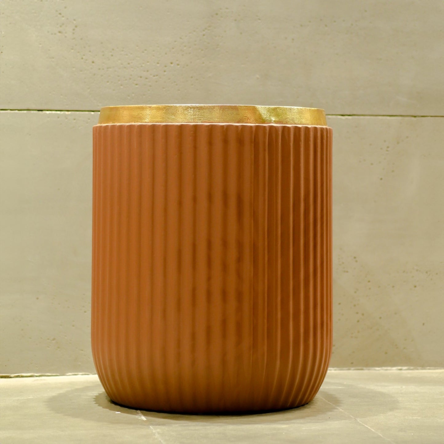 Windsor Planter Large (Camel With Rim In
Gold Foil)