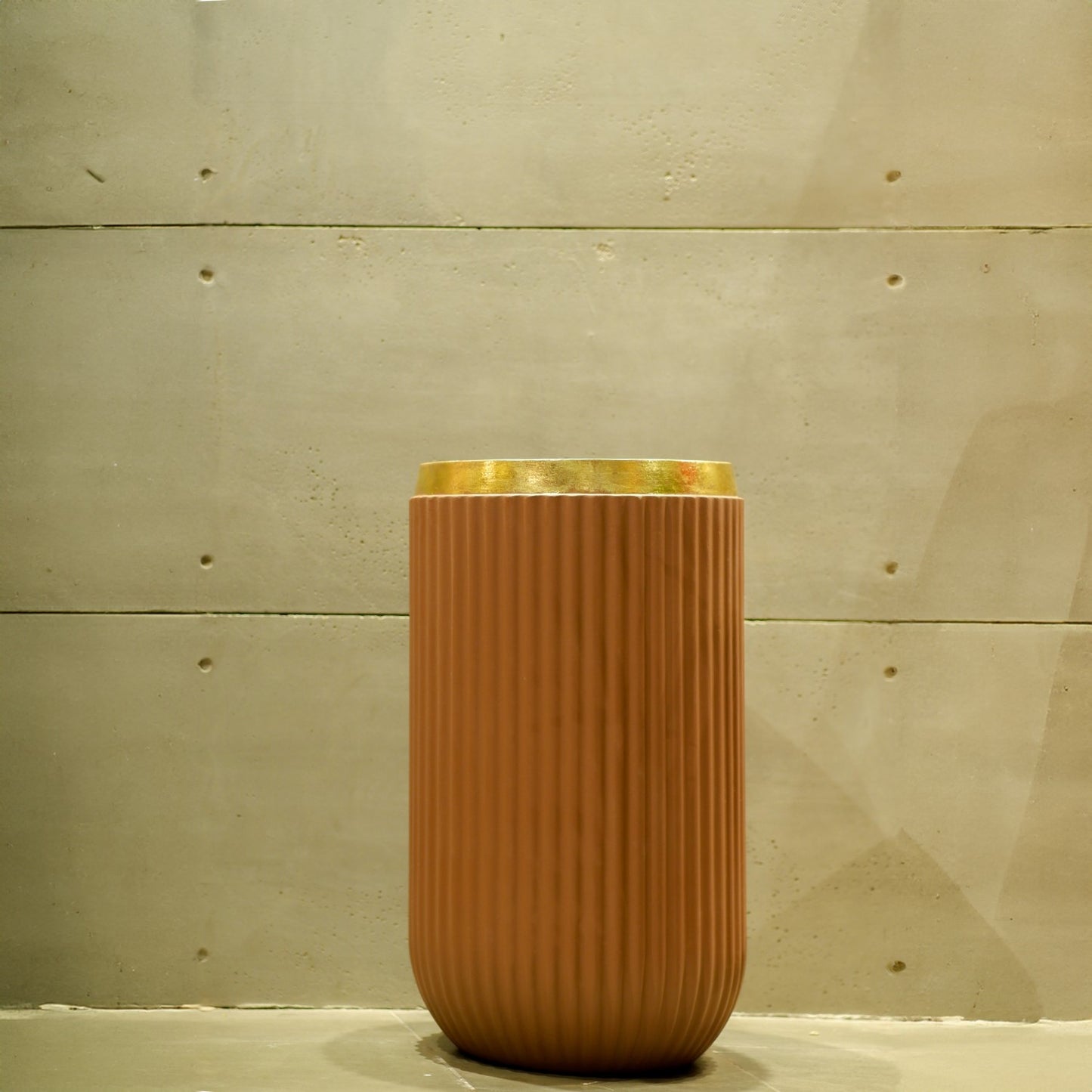 Windsor Planter Tall (Camel With Rim In
Gold Foil)