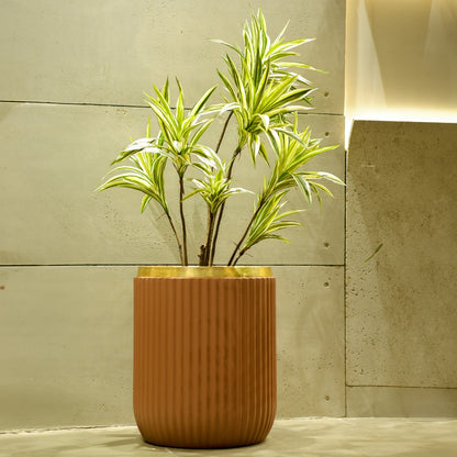 Windsor Planter Large (Camel With Rim In
Gold Foil)