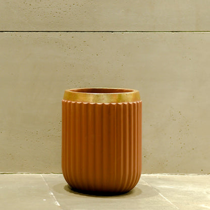 Windsor Planter Medium (Camel With Rim In
Gold Foil)