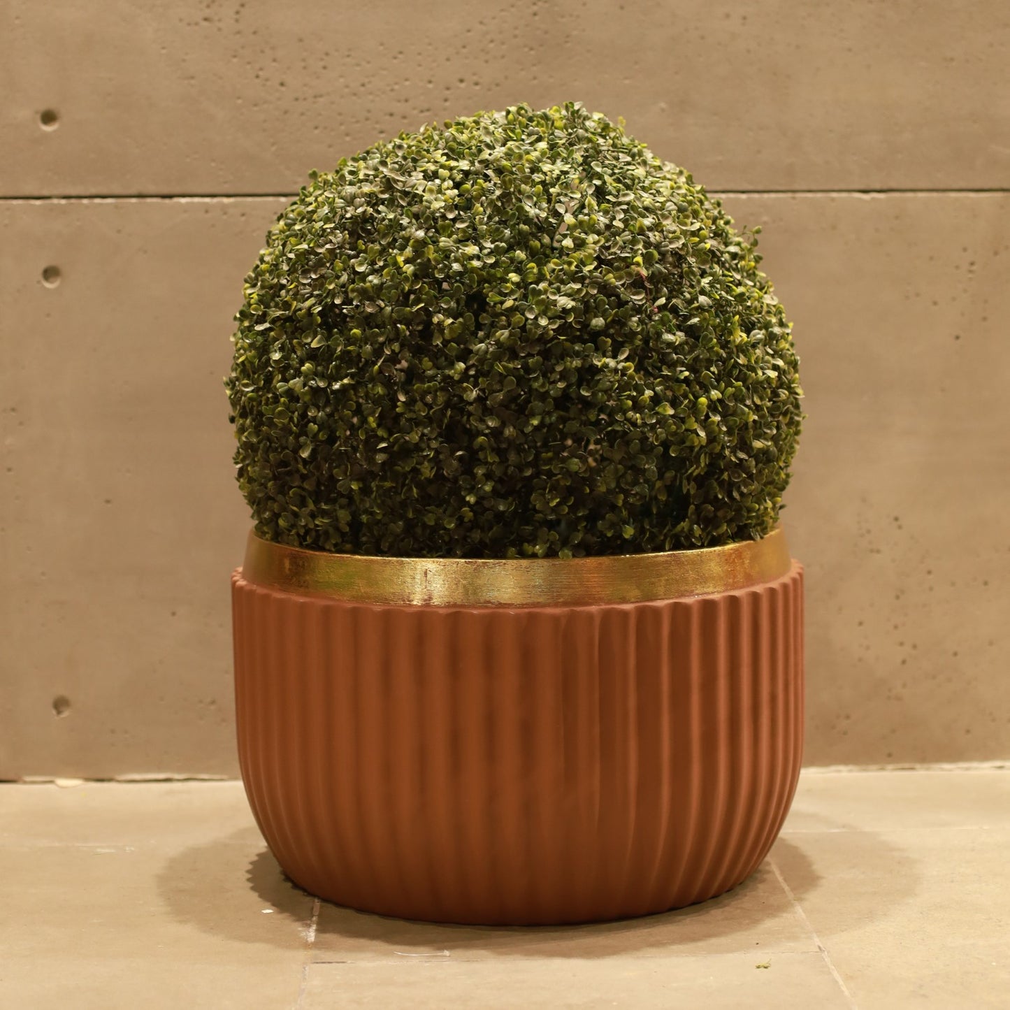 Windsor Planter Small (Camel With Rim In
Gold Foil)