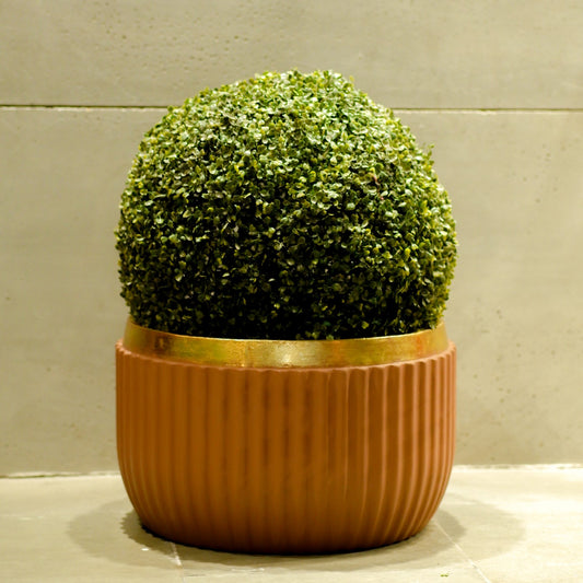 Windsor Planter Small (Camel With Rim In
Gold Foil)