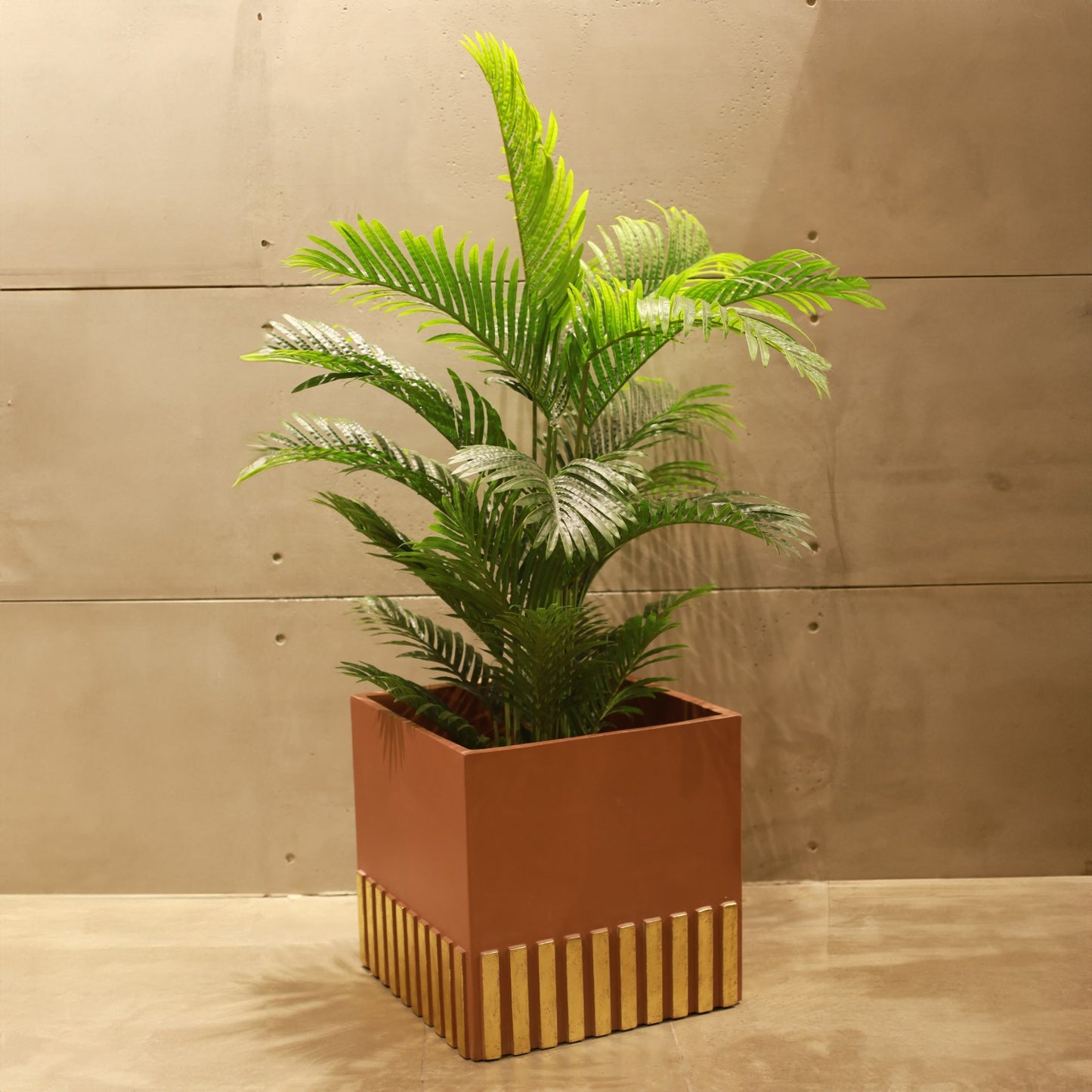 Icaria Planter Large (Camel With
Gold Foil)