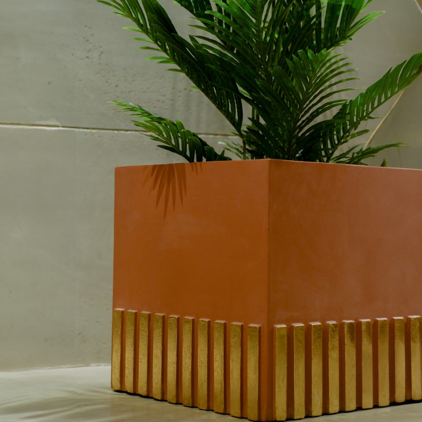 Icaria Planter Large (Camel With
Gold Foil)