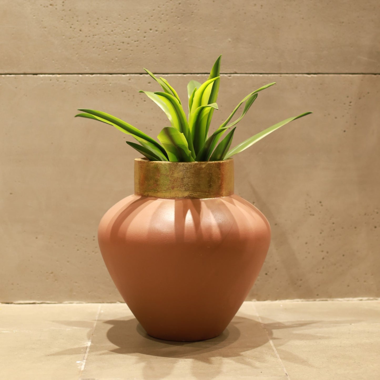 Ely Planter (Camel With Rim In
Gold Foil)