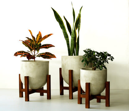 Brighton Planter (Medium) With Wood Stand