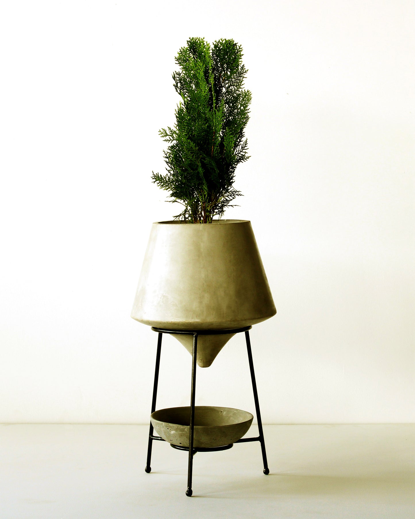 Venus Planter With Metal Stand