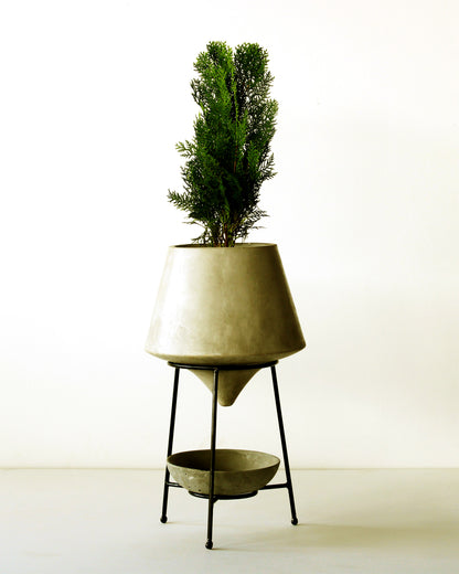 Venus Planter With Metal Stand