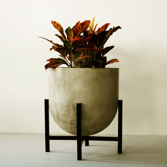 Canterbury Planter With Metal Stand