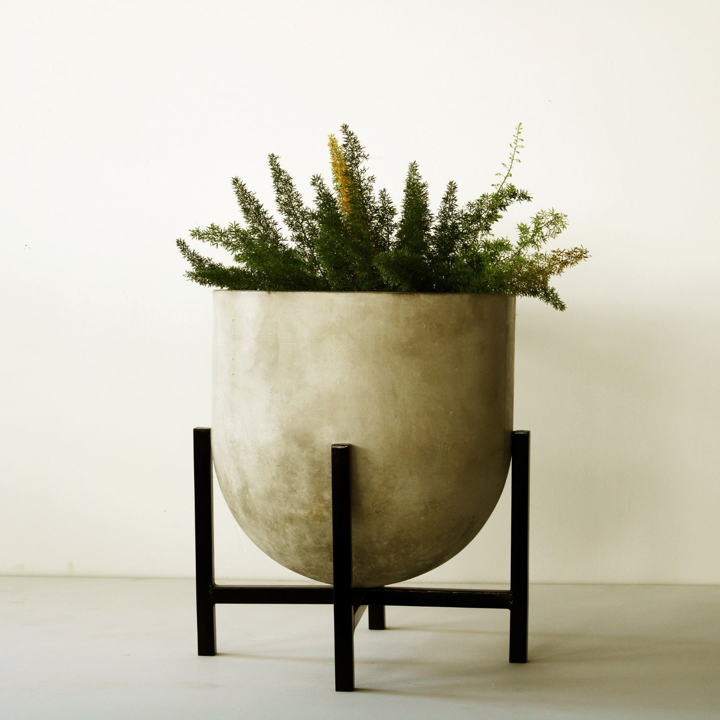 Canterbury Planter With Metal Stand