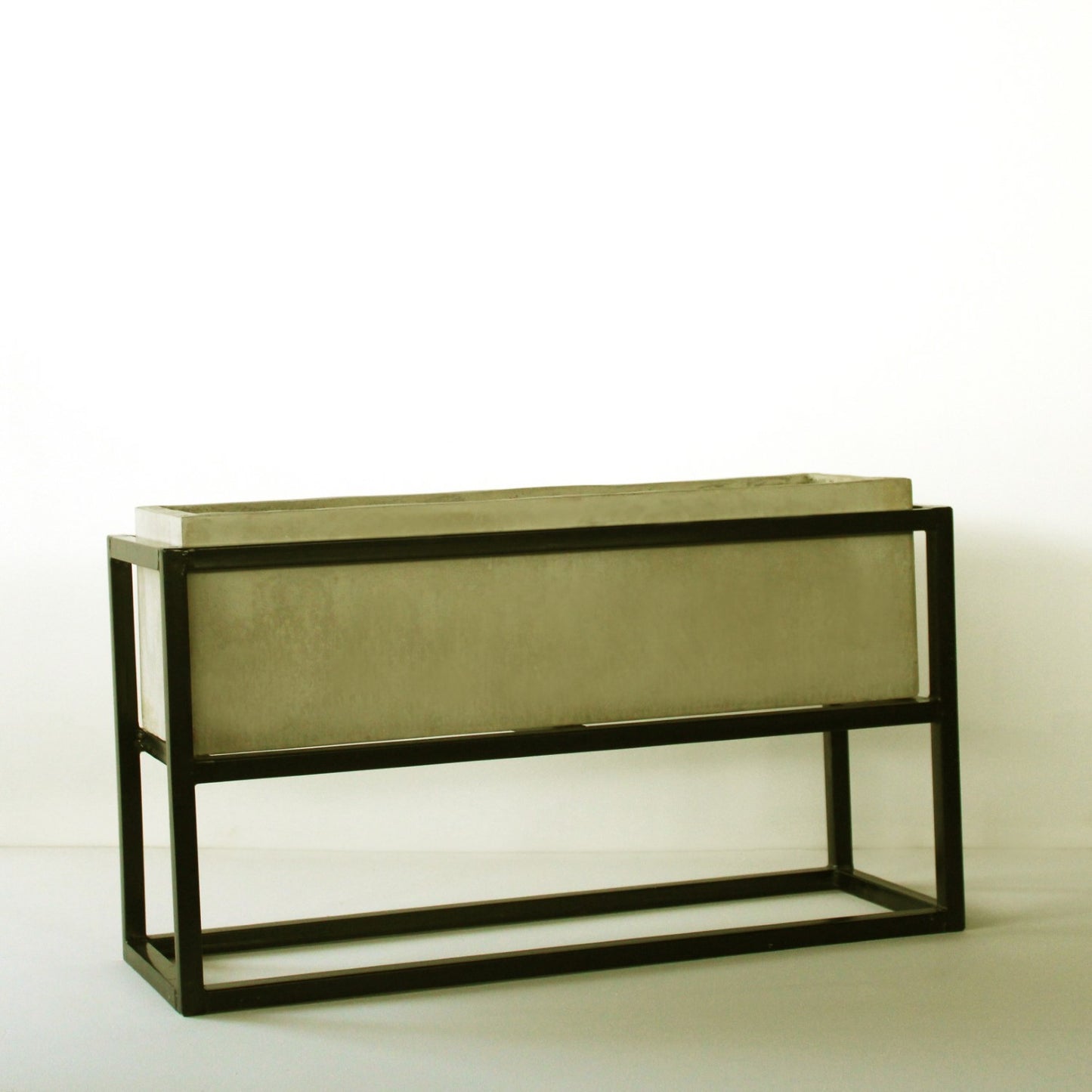 Combe Planter With Metal Stand