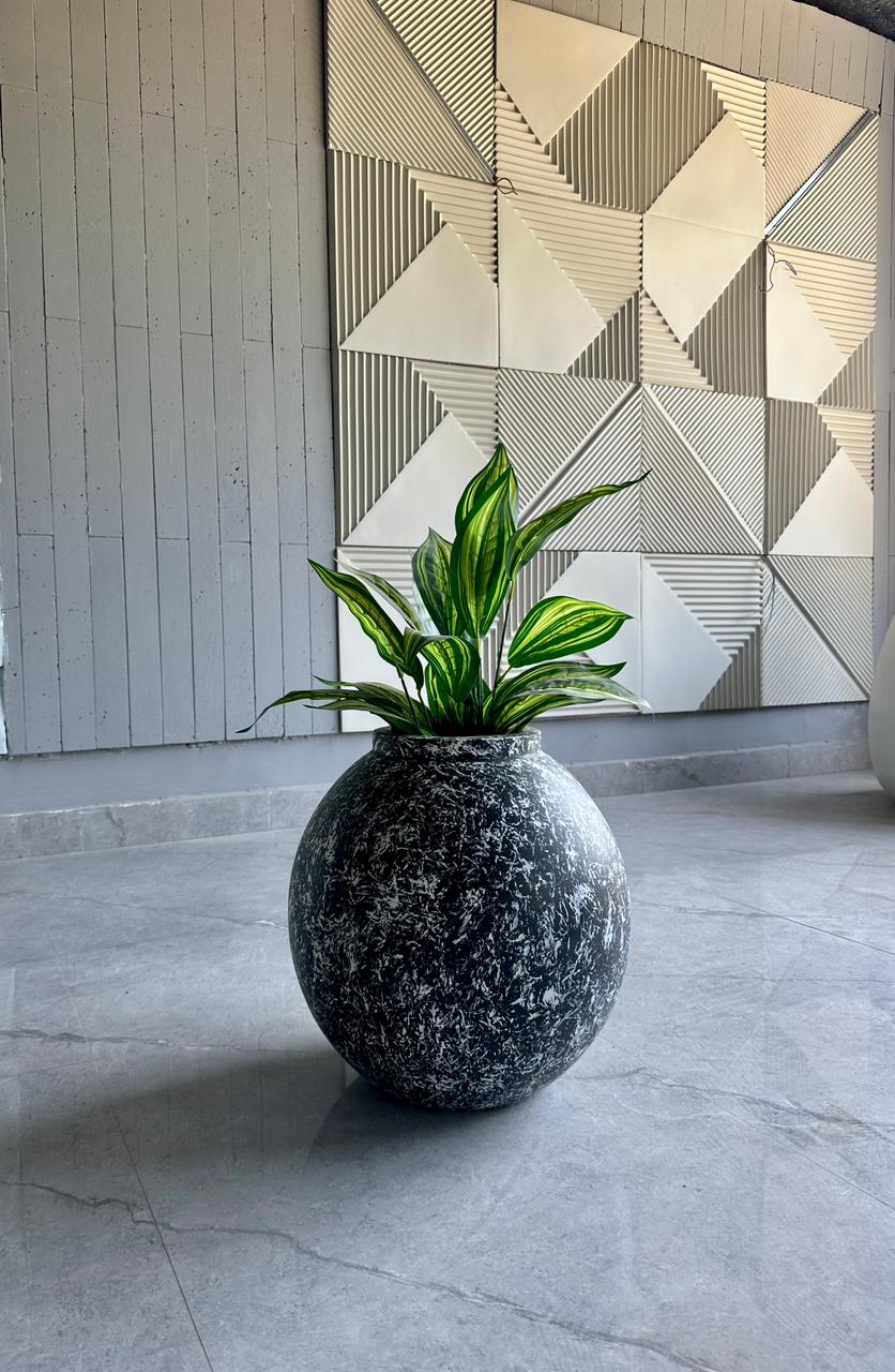 Devon Planter (Monochrome)