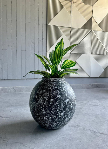 Devon Planter (Monochrome)
